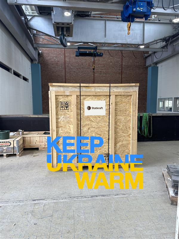 Emballerad transformator redo att skickas till Ukraina