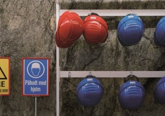 Røde og blå hjelmer